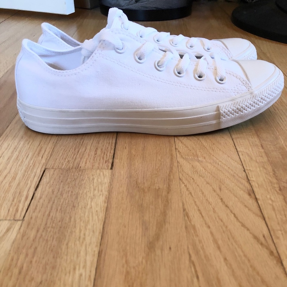 Monochrome white converse!